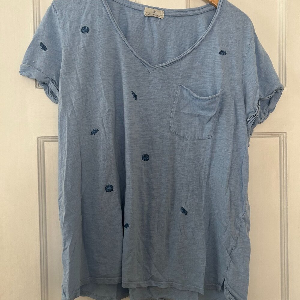 T.La Light Blue Embroidered Seashell Short Sleeve Tee Size XL